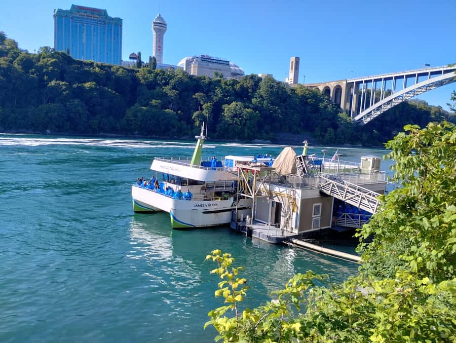 Niagra Falls, USA Side: Boat, Cave and Shuttle pass Tour - Niagara Falls US Side, 3 hours: the value of a guided loop