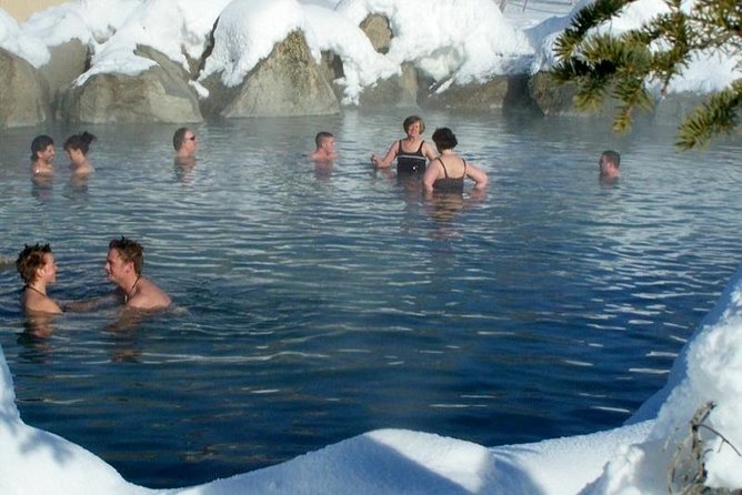 Northern Lights & Chena Hot Springs Tour - Leaving Fairbanks at 4:00 pm: Comfort on the 60-Mile Winter Drive
