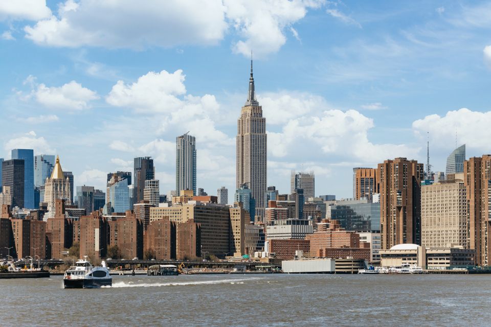NYC: Circle Line 1.5-Hr Landmarks Skip-The-Box-Office Cruise - Onboard comfort: indoor windows, outdoor deck, and WiFi that actually helps