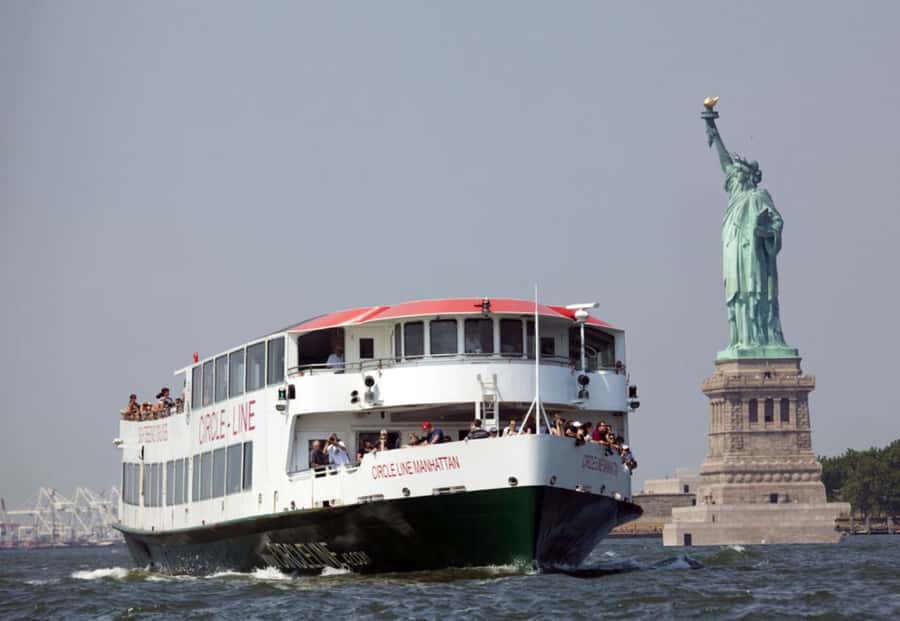 NYC: Circle Line 1-Hr Statue of Liberty Skip-The-Line Cruise - Statue of Liberty photo stop: the moment you planned the trip for