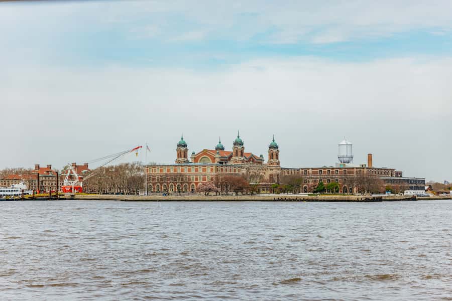 NYC: Circle Line 2.5 Hour Best of NYC Boat Cruise - The Statue of Liberty Photo Run: How to Get the Best Angles