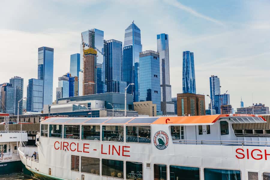 NYC: Circle Line 2.5 Hour Best of NYC Boat Cruise - Live Guide Commentary Plus Multi-Language Audio: Two Ways to Follow Along