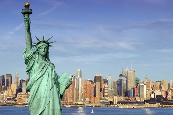 NYC City Tour: Statue of Liberty, 9/11 Memorial, Wall Street - The walk includes classic exteriors like the NYSE and the Charging Bull