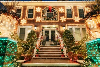 NYC: Dyker Heights Christmas Lights & Skyline View Bus Tour - Battery Park City Sunset: The Best Kind of Timing
