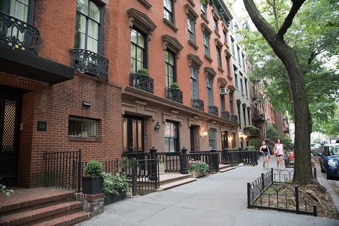 NYC: Greenwich Village Food Tour with 6 Locals Favorites Dishes - Little Extras on the Route: More Than Just Tastings