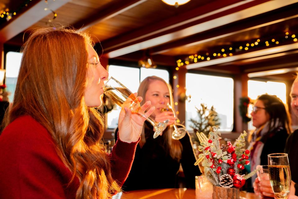 NYC: Holiday Yacht Cruise with Jazz, Cocoa & Carols - A Cozy Holiday Yacht: Warm Rooms, Live Music, and Carols