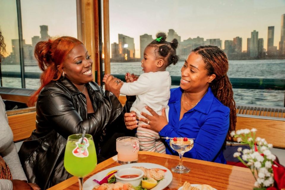 NYC: Holiday Yacht Cruise with Jazz, Cocoa & Carols - The Yacht Setup: Heated Cabins, Assigned Seating, and Sharing Tables