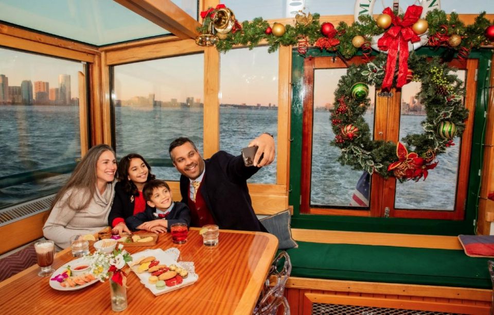 NYC: Holiday Yacht Cruise with Jazz, Cocoa & Carols - What to Bring and How to Dress for a Night Cruise