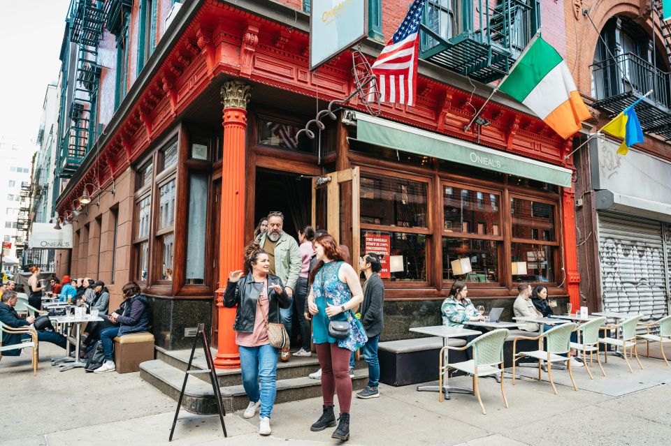 NYC: Sex and the City Hotspots Bus Tour (On Location Tours) - The Actor Guide Experience: Storytelling That Feels Like the Show