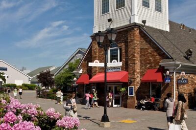NYC: Woodbury Common Premium Outlets Shopping Round Trip Service - The bus ride: comfort, timing, and the one thing that can trip you up