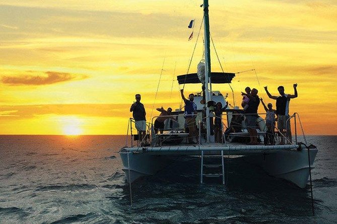 Oahu Catamaran Waikiki Sunset on 40 Foot Catamaran: Food and BYOB - The 5:15 pm, 2-hour catamaran rhythm (and why it works)