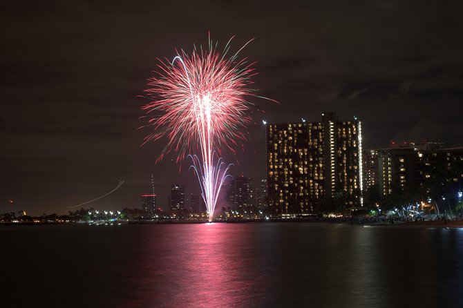 Oahu Catamaran Waikiki Sunset on 40 Foot Catamaran: Food and BYOB - Wildlife and “oh wow” moments: why you’ll want to stay on deck