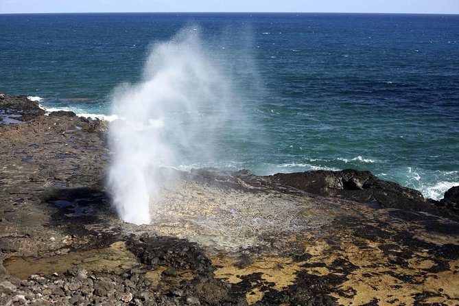 Oahu Circle Island Tour with Waimea Waterfall - Nuʻuanu Pali Lookout: Big Views and a Real Hawaiian Backdrop