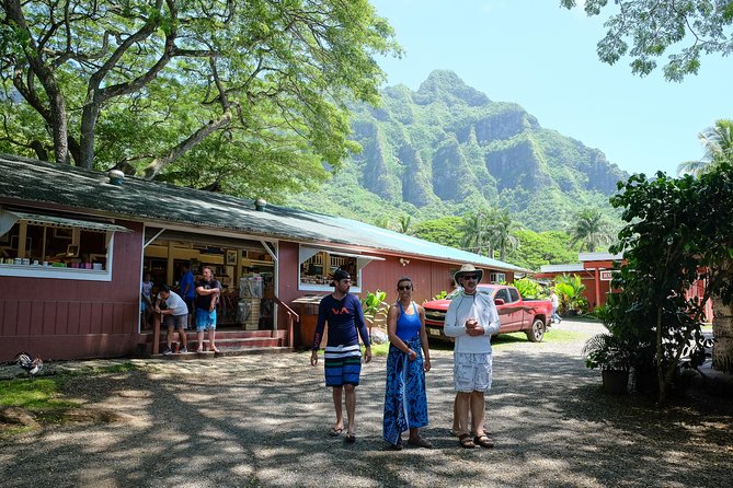 Oahu Circle Island Tour with Waimea Waterfall - Macadamia and Kona Tastings: Small Stop, Big Payoff
