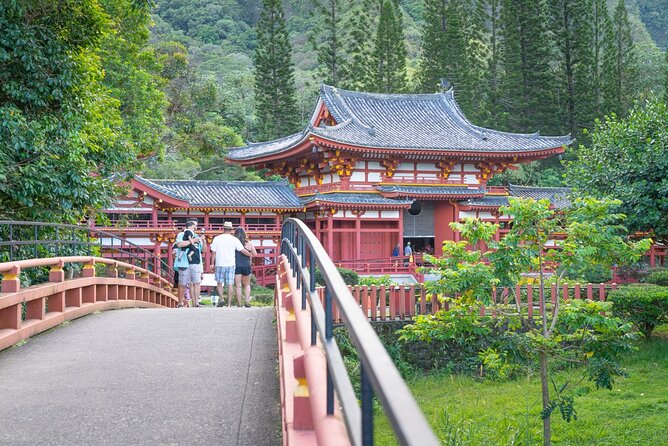 Oahu Deluxe Grand Circle Island Tour - Nu’uanu Pali: sweeping cliff views with included admission