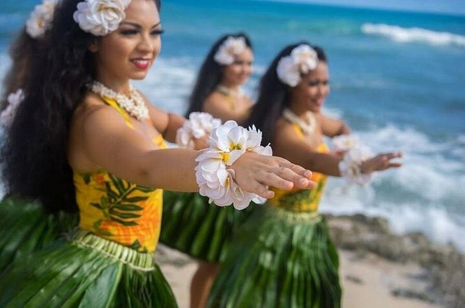 Oahu: Germaine's Luau - The “time gap” problem: how to make the wait easier
