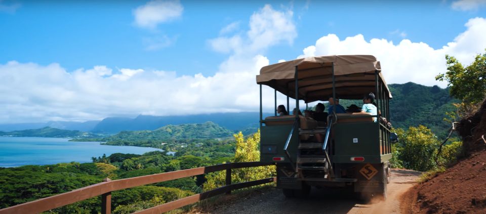 Oahu: Kualoa Open Air Jungle Expedition Tour - Guides, humor, and music: why the narration is a big deal on Oahu