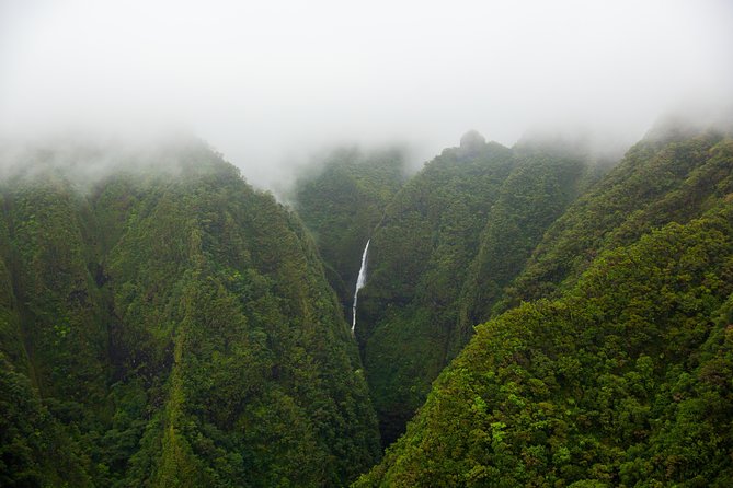 Oahu: Magnum PI Hughes 500 4-Passenger Doors-Off Helicopters - East End Power Stops: Chinaman’s Hat, Hanauma Bay, and the Halona Blowhole