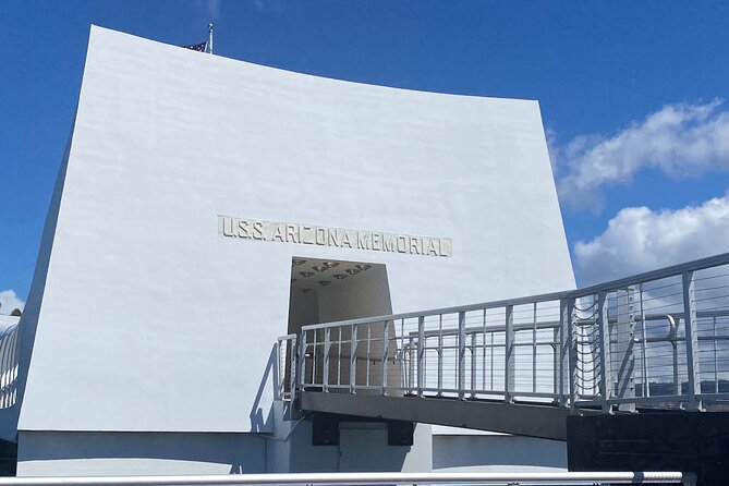 Oahu: Pearl Harbor USS Arizona Memorial Small Group Tour - Downtown Honolulu: King Kamehameha and Iolani Palace grounds