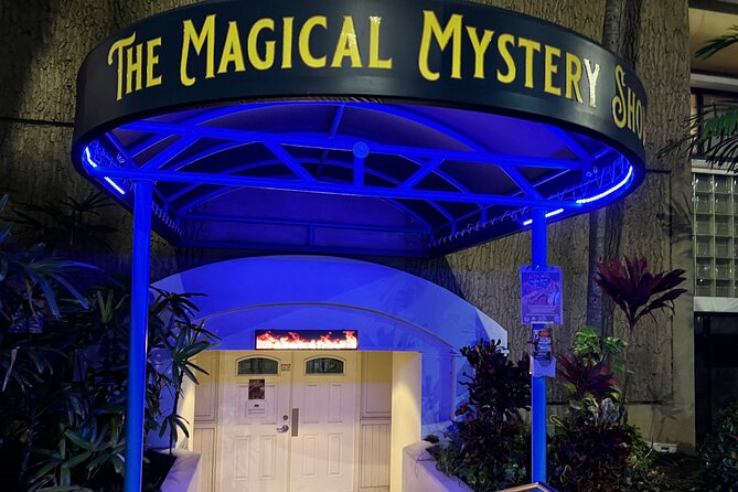 Oahu: The Magical Mystery Show! at Hilton Waikiki Beach Hotel - How the show flows: comedy, audience participation, and the 1881 theme