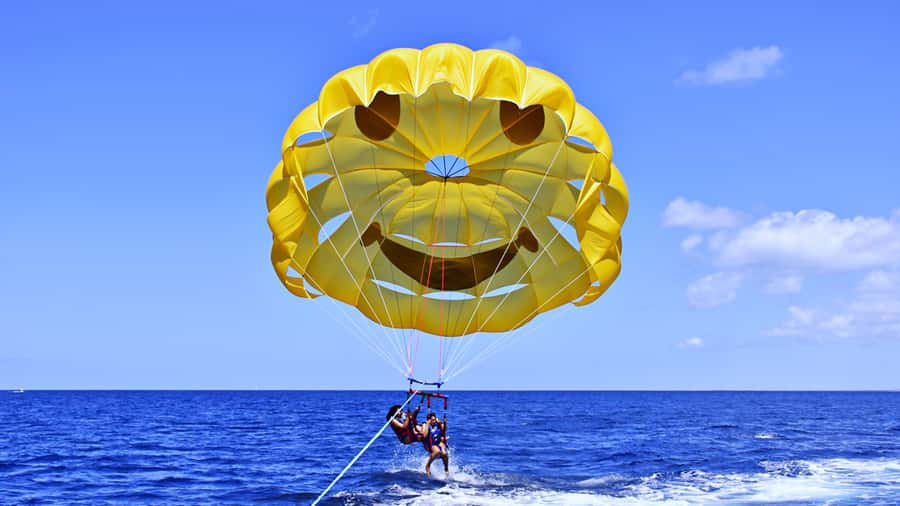 Oahu: Waikiki Parasailing - Safety gear, instructions, and comfort for nervous riders