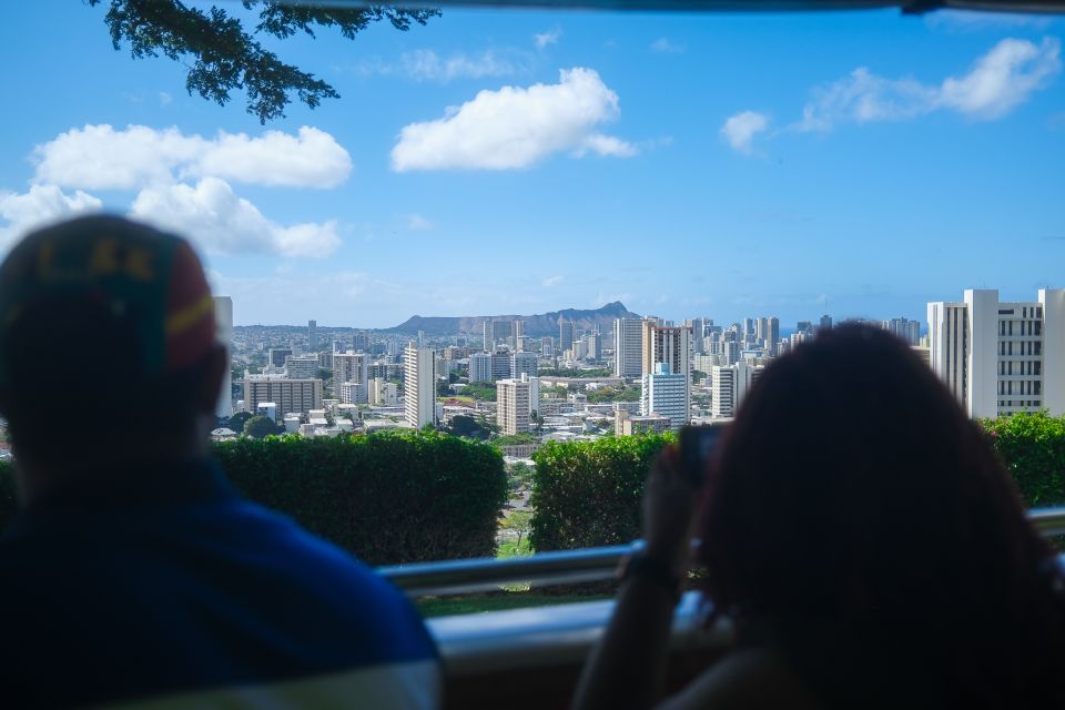 Oahu: Waikiki Trolley Hop-on Hop-off All-Line Pass - Green Line to Diamond Head and KCC Farmers Market