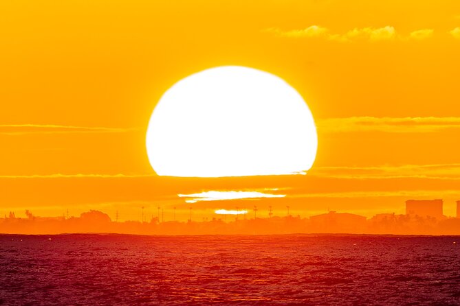 Oahu's Waikiki Coast: Moana’s Sunset Cocktail Sail - Drinks on Board: Value, Flow, and What to Expect