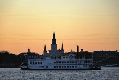Paddlewheeler Creole Queen Jazz Dinner Cruise in New Orleans - Boarding at 1 Poydras St: What to Expect at the Meeting Point