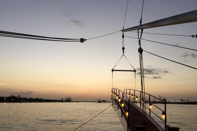 Paddlewheeler Creole Queen Jazz Dinner Cruise in New Orleans - Promenade Deck Tips: Stay Warm, Then Enjoy the River Breeze