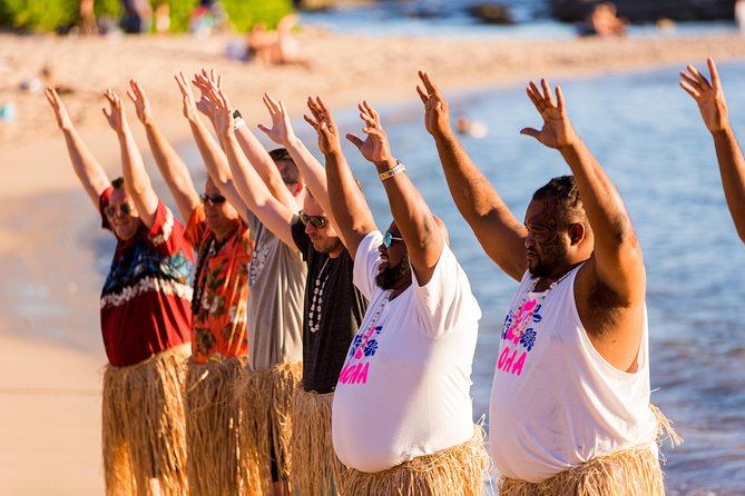 Paradise Cove Luau - The Main Show at Sunset: Hula, Fire Twirlers, and Polynesian Music
