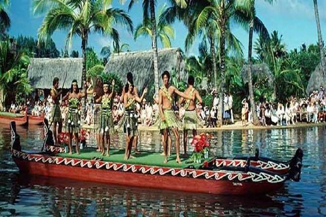 Pearl Harbor, Dole Plantation, and Polynesian Center from Waikiki - Pearl Harbor Visitor Center: the documentary and the boat ride to the Arizona