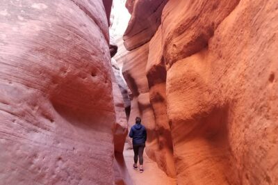 Peek-A-Boo Slot Canyon Tour UTV Adventure (Private) - Red Canyon Trailhead to the Slot Canyon: The 2-Hour Rhythm