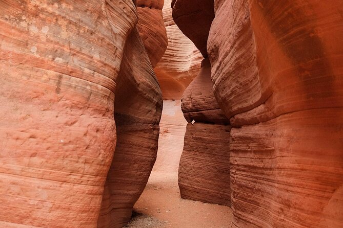 Peekaboo Slot Canyon UTV and Hiking Adventure - Moqui Cave to the UTV start: what your day actually looks like