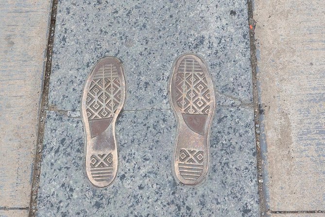 Philadelphia and Amish Country, 1-Day Tour from NYC - Independence-era streets: Elfreth’s Alley and the “small-scale” history
