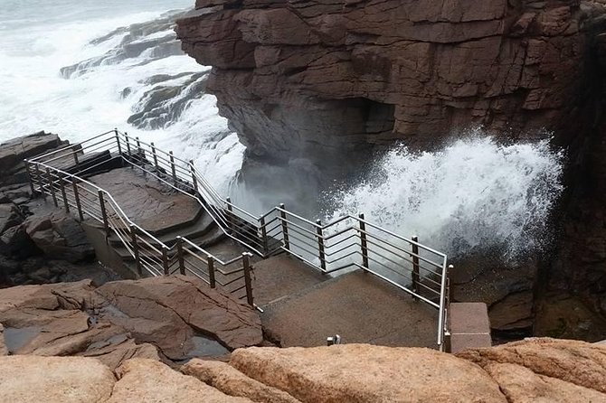 Premium Narrated Bus Tour of Bar Harbor and Acadia National Park (3.5 Hours) - Thunder Hole on Ocean Drive: 25 minutes of waves and careful footing