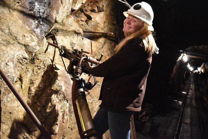Real Gold Mine Tour with, gold panning and more - Gold panning in the creek: why it’s the best payoff