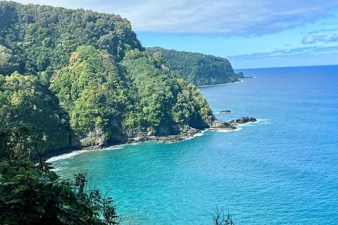 Road To Hana Black Sand Beach Waterfalls & Turtles Tour - Motion sickness and hearing the guide: two practical tips