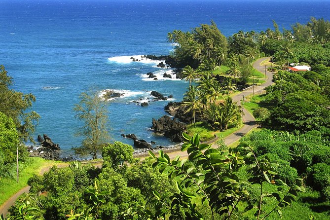 Road to Hana Tour with Lunch and Pickup - Maui Tropical Plantation breakfast: a calm start before the curves