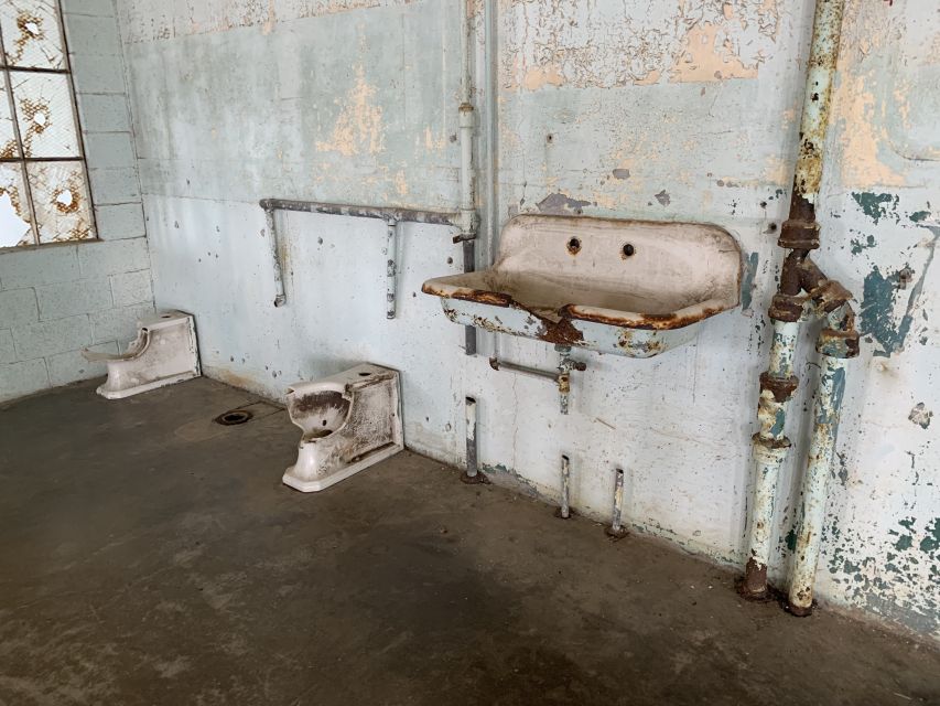 San Francisco: Alcatraz Tour with Muir Woods and Sausalito - Inside Alcatraz: Using Cellhouse Audio for Maximum Impact