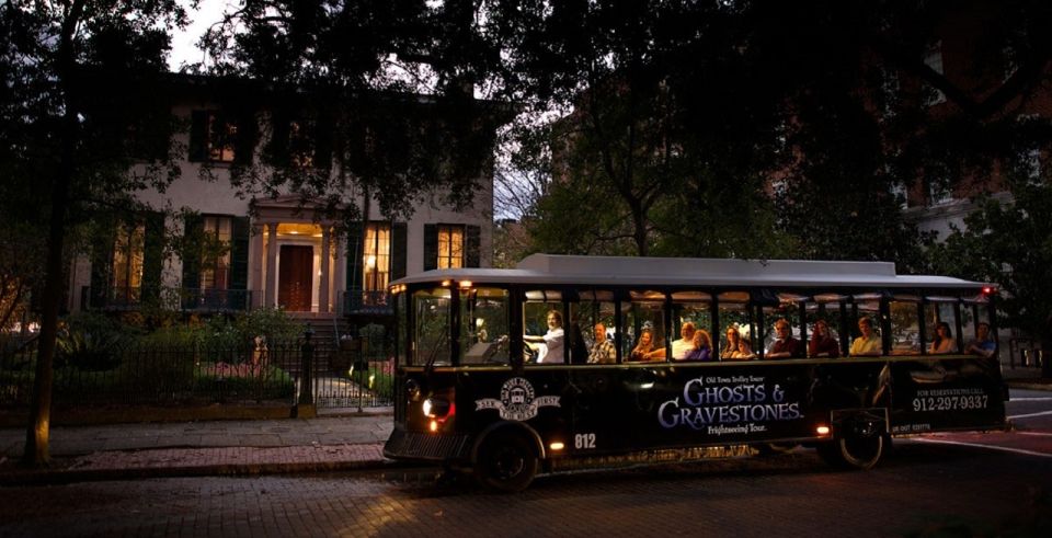 Savannah: Ghosts and Gravestones Tour with Low House Entry - The guide experience: humor, acting energy, and names to watch for