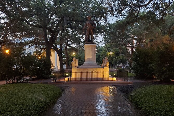 Savannah History and Haunts Candlelit Ghost Walking Tour - First Impressions: Candlelight, Cobblestones, and a Darker Savannah