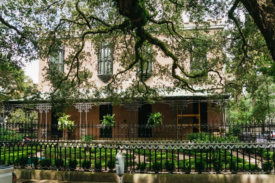 Savannah: Old Savannah Tours Historic Overview - Mansions and Squares: The Old South Stories That Stick