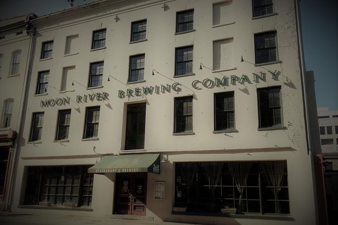 Savannah Supernatural Haunted Walking Tour - The Guide’s Style: High-Energy Storytelling That Stays Funny, Not Mean