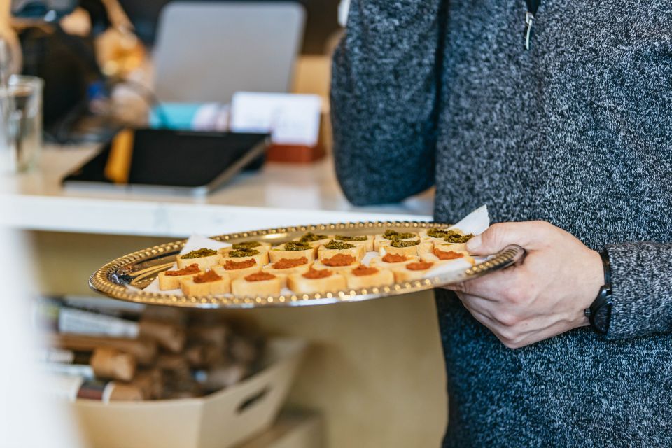 Seattle: Pike Place Market Chef-Guided Food Tour - Meet your guide: small details that make a big difference