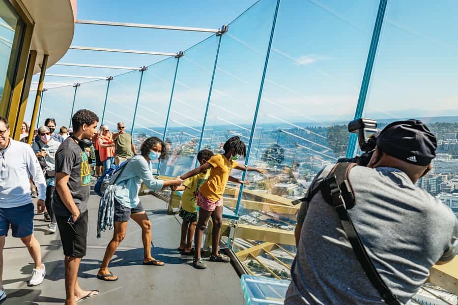 Seattle: Space Needle & Chihuly Garden and Glass Ticket - What to expect on site: lines, staff, and your own pace