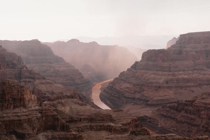 Small Group Grand Canyon, Hoover Dam, 7 Magic Mountains VIP Tour - The drive moments: where comfort and timing really matter