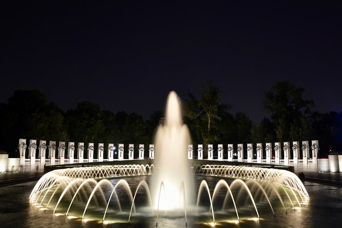 Small Group National Mall Night Tour with 10 Top Attractions - Lincoln Memorial at Night: The Big Finish Moment