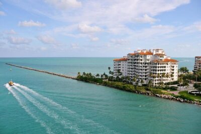 Speedboat Sightseeing Adventure of Miami - From Bayside Marketplace to Port of Miami: Your First Miami Views