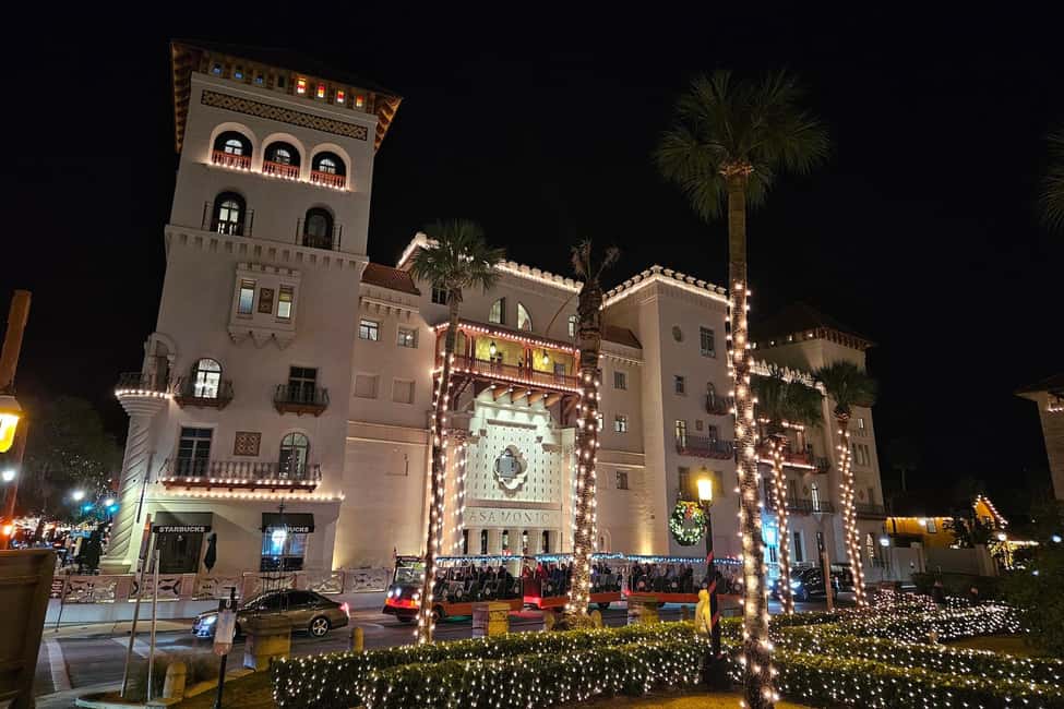 St Augustine: Nights of Lights Trolley Tour - The real star: magical viewing glasses and photo-friendly views