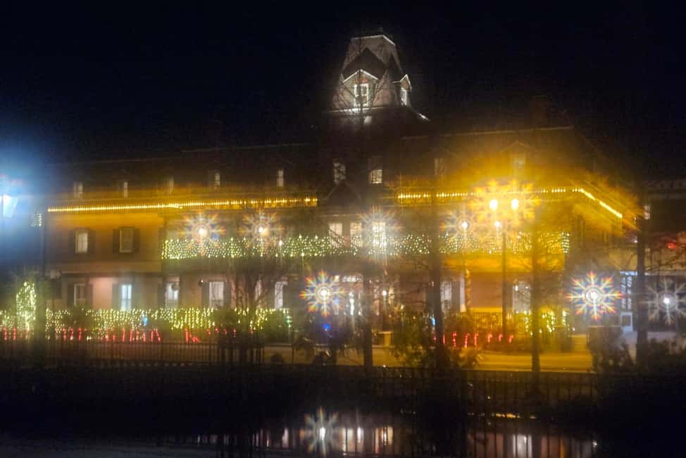St Augustine: Nights of Lights Trolley Tour - Cookies, warm cider, and how the tour ends well
